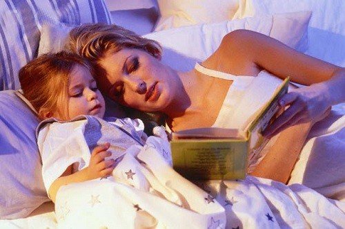 Cha mẹ hãy đọc sách cho con ngay từ khi còn nhỏ sẽ giúp phát triển tư duy của con