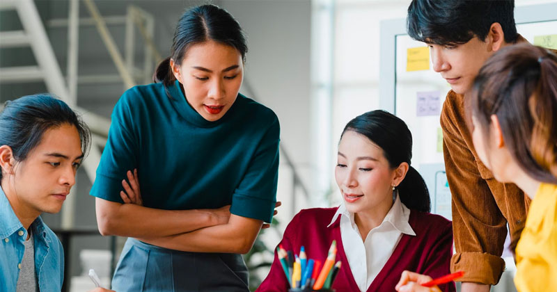 Người mang vân tay UL thường quan sát và thích nghi thay vì dẫn đầu