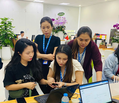 Đội ngũ sinh-trac-van-tay-elite-symbol hỗ trợ kỹ thuật phân tích vân tay.