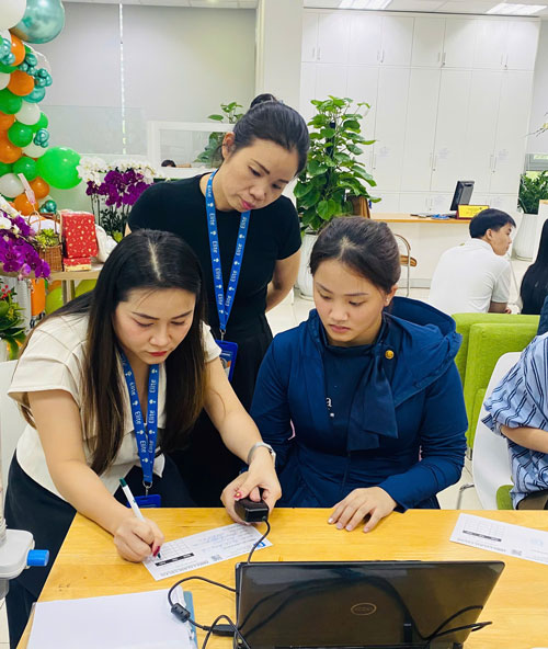 Quy trình thực hiện sinh-trac-van-tay-elite-symbol chuyên nghiệp tại Vietcombank.