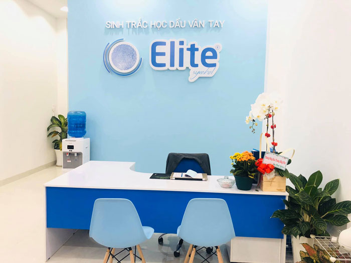 Bàn lễ tân tiếp đón khách hàng sinh trắc học dấu vân tay Elite Symbol